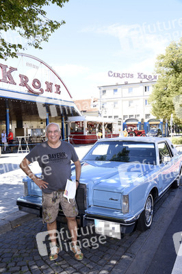 Presse-Premiere 'Clown-Car-Wash' in München