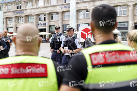 Großaktion zur Einhaltung der Maskenpflicht in Köln