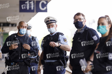 Großaktion zur Einhaltung der Maskenpflicht in Köln