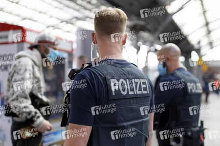 Großaktion zur Einhaltung der Maskenpflicht in Köln