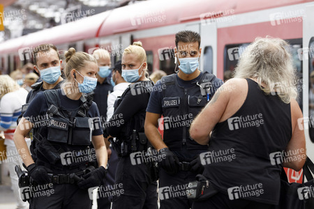 Großaktion zur Einhaltung der Maskenpflicht in Köln