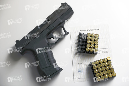 Symbolfoto Kleiner Waffenschein