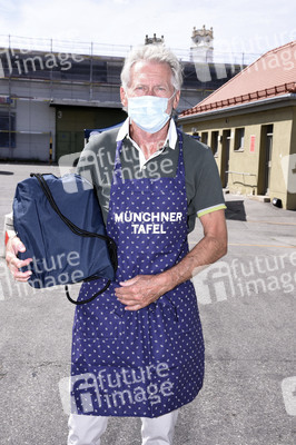 Spendenaktion mit Paul Breitner in München