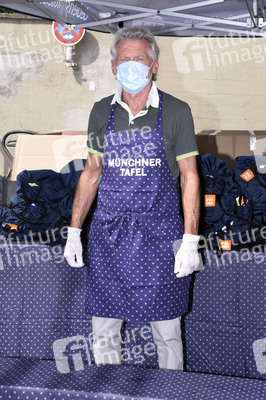 Spendenaktion mit Paul Breitner in München