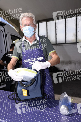 Spendenaktion mit Paul Breitner in München