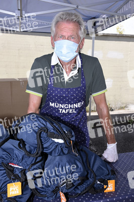 Spendenaktion mit Paul Breitner in München