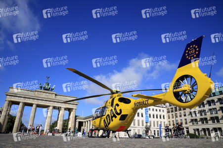 Notarzteinsatz am Brandenburger Tor in Berlin