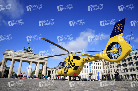 Notarzteinsatz am Brandenburger Tor in Berlin