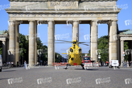 Notarzteinsatz am Brandenburger Tor in Berlin