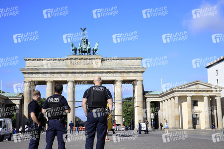 Notarzteinsatz am Brandenburger Tor in Berlin