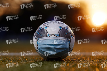 Symbolfoto Fußball während der Corona-Krise