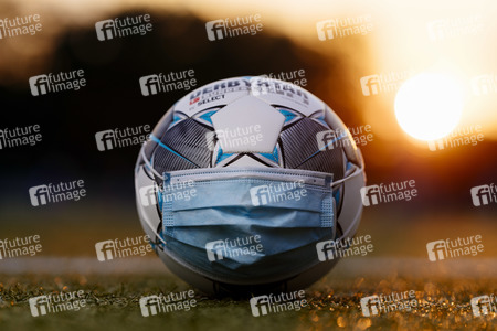 Symbolfoto Fußball während der Corona-Krise