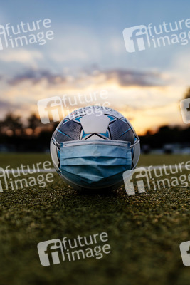 Symbolfoto Fußball während der Corona-Krise