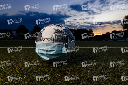 Symbolfoto Fußball während der Corona-Krise