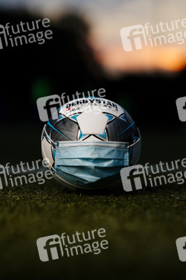 Symbolfoto Fußball während der Corona-Krise