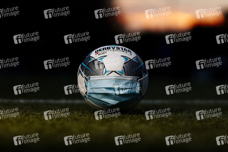 Symbolfoto Fußball während der Corona-Krise