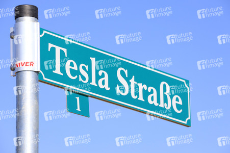 Richtfest auf der Baustelle der Tesla Gigafactory in Grünheide