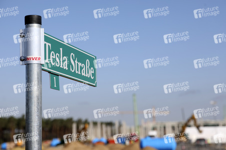 Richtfest auf der Baustelle der Tesla Gigafactory in Grünheide