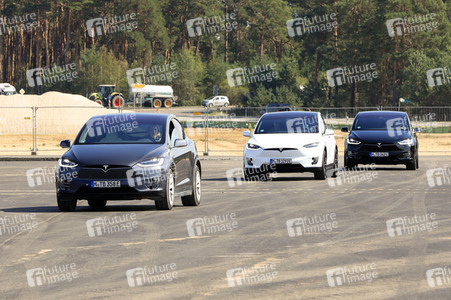 Richtfest auf der Baustelle der Tesla Gigafactory in Grünheide