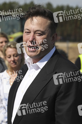 Richtfest auf der Baustelle der Tesla Gigafactory in Grünheide