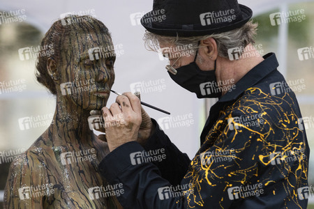BodyArt Performance von Jörg Düsterwald in Wunstorf
