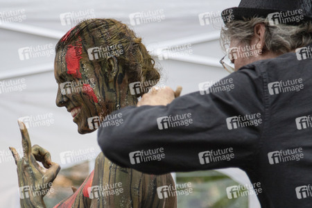 BodyArt Performance von Jörg Düsterwald in Wunstorf