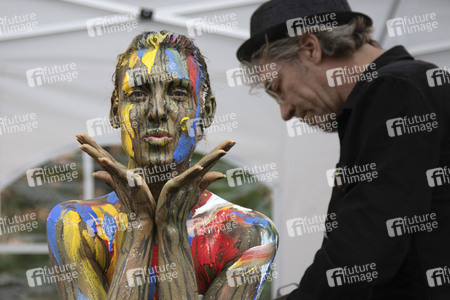 BodyArt Performance von Jörg Düsterwald in Wunstorf