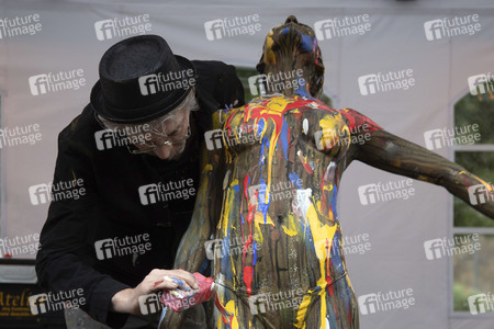BodyArt Performance von Jörg Düsterwald in Wunstorf