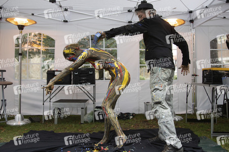 BodyArt Performance von Jörg Düsterwald in Wunstorf