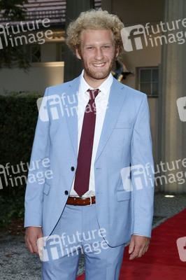 Theaterpremiere 'Gottes Lebenslauf' in Berlin