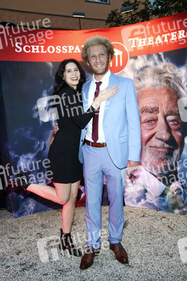 Theaterpremiere 'Gottes Lebenslauf' in Berlin