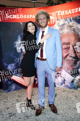 Theaterpremiere 'Gottes Lebenslauf' in Berlin