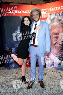 Theaterpremiere 'Gottes Lebenslauf' in Berlin