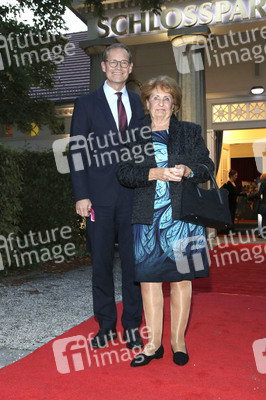 Theaterpremiere 'Gottes Lebenslauf' in Berlin