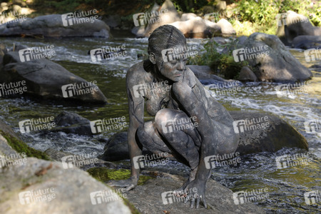 NATURE ART: Stein im Fluss / Stone in a River Bodypainting