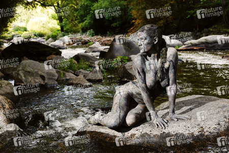 NATURE ART: Stein im Fluss / Stone in a River Bodypainting