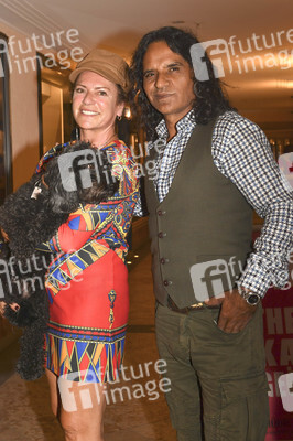 Theaterpremiere 'Halbe Wahrheiten' in München