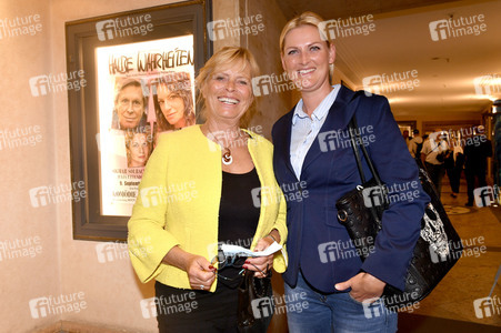 Theaterpremiere 'Halbe Wahrheiten' in München