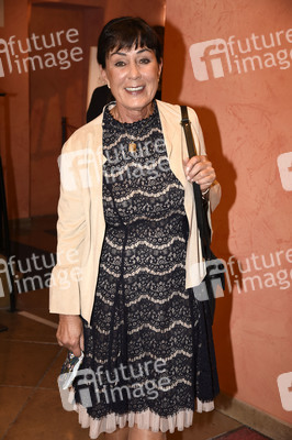 Theaterpremiere 'Halbe Wahrheiten' in München