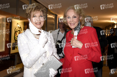 Theaterpremiere 'Halbe Wahrheiten' in München