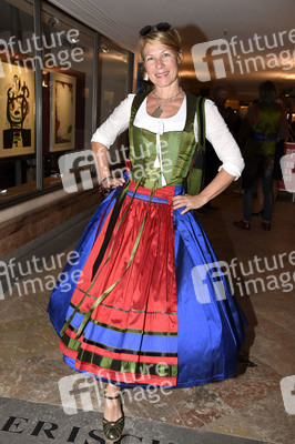 Theaterpremiere 'Halbe Wahrheiten' in München