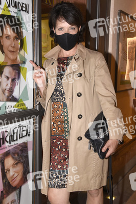 Theaterpremiere 'Halbe Wahrheiten' in München