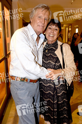 Theaterpremiere 'Halbe Wahrheiten' in München