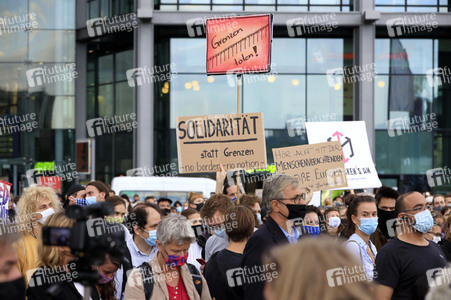 Demonstration für die Aufnahme von Flüchtlingen aus Moria in Berlin