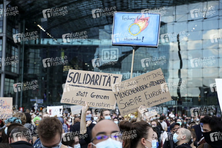 Demonstration für die Aufnahme von Flüchtlingen aus Moria in Berlin