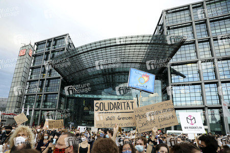 Demonstration für die Aufnahme von Flüchtlingen aus Moria in Berlin