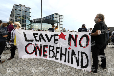 Demonstration für die Aufnahme von Flüchtlingen aus Moria in Berlin