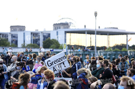 Demonstration für die Aufnahme von Flüchtlingen aus Moria in Berlin