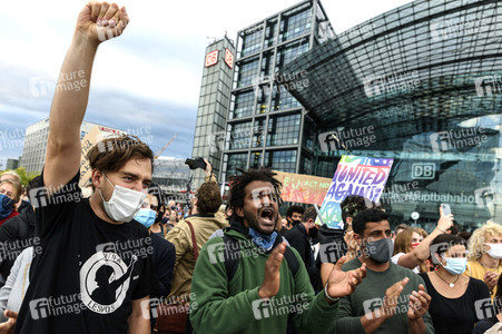 Demonstration für die Aufnahme von Flüchtlingen aus Moria in Berlin