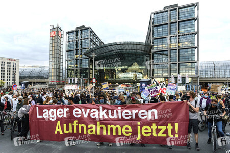 Demonstration für die Aufnahme von Flüchtlingen aus Moria in Berlin